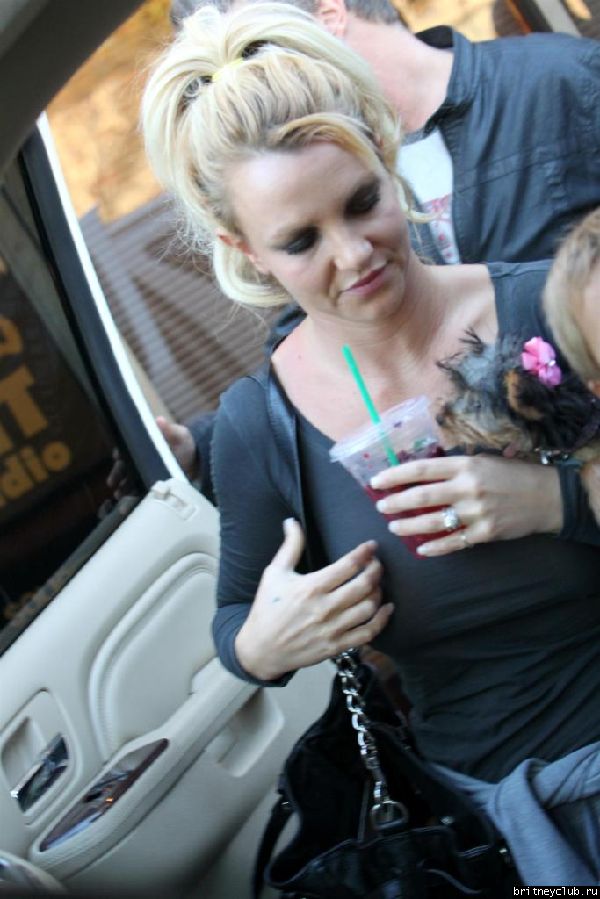 Бритни с детьми покидает танцевальную студию ROCKIT12.jpg(Бритни Спирс, Britney Spears)
