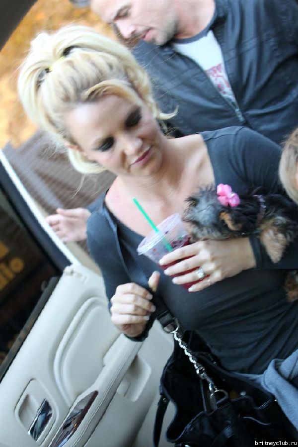 Бритни с детьми покидает танцевальную студию ROCKIT16.jpg(Бритни Спирс, Britney Spears)