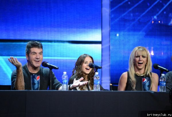 Бритни на пресс-конференции по случаю финала The X Factor USA18.jpg(Бритни Спирс, Britney Spears)