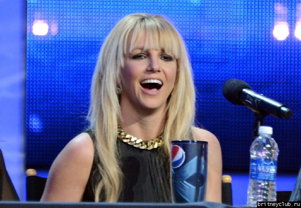 Бритни на пресс-конференции по случаю финала The X Factor USA20.jpg(Бритни Спирс, Britney Spears)