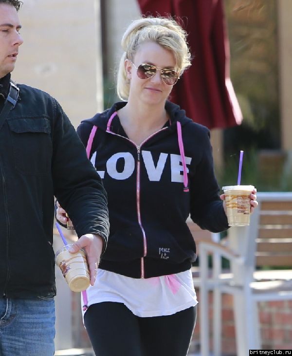 Бритни посетила кофейню Coffee Bean & Tea10.jpg(Бритни Спирс, Britney Spears)