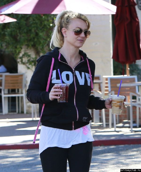 Бритни посетила кофейню Coffee Bean & Tea14.jpg(Бритни Спирс, Britney Spears)
