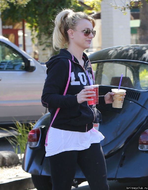 Бритни посетила кофейню Coffee Bean & Tea18.jpg(Бритни Спирс, Britney Spears)