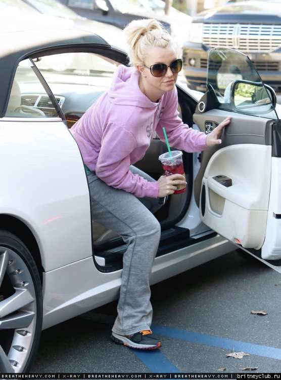 Бритни посетила салон красоты в Лос-Анджелесе24.jpg(Бритни Спирс, Britney Spears)