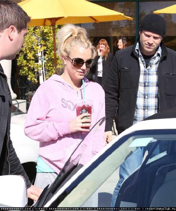 Бритни посетила салон красоты в Лос-Анджелесе26.jpg(Бритни Спирс, Britney Spears)