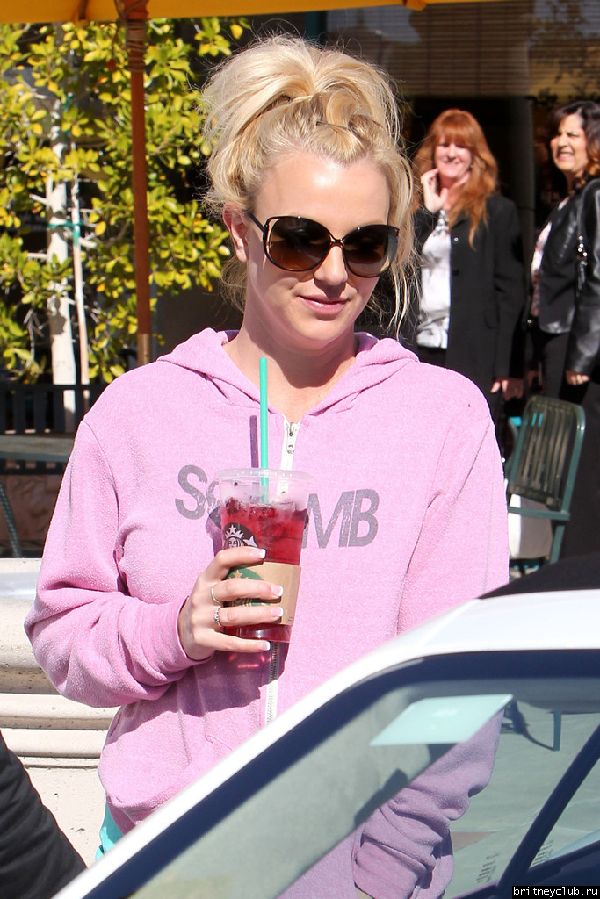 Бритни посетила салон красоты в Лос-Анджелесе30.jpg(Бритни Спирс, Britney Spears)