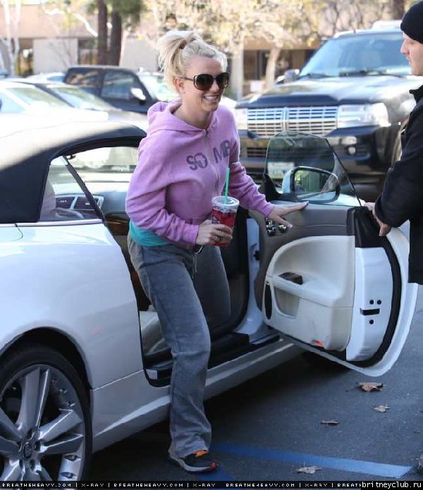 Бритни посетила салон красоты в Лос-Анджелесе43.jpg(Бритни Спирс, Britney Spears)