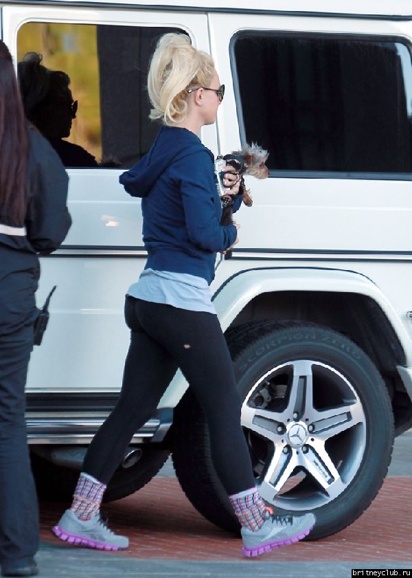 Бритни покидает отель в Беверли Хиллз05.jpg(Бритни Спирс, Britney Spears)