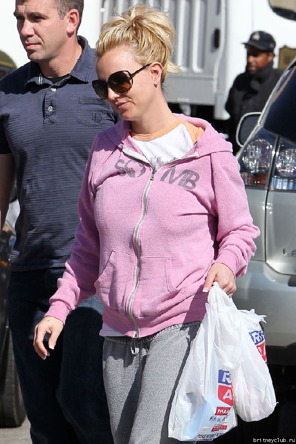Бритни посещает аптеку Rite Aid15.jpg(Бритни Спирс, Britney Spears)