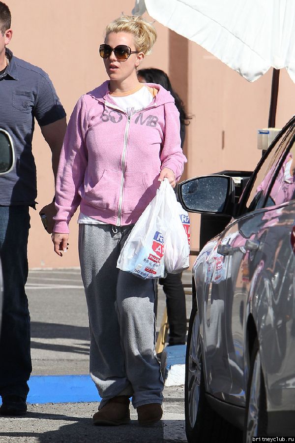 Бритни посещает аптеку Rite Aid16.jpg(Бритни Спирс, Britney Spears)