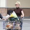 Бритни после шоппинга в супермаркете Albertsons
