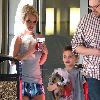 Бритни с сыновьями покидает ветеринарную клинику Barkley Pet Hotel 