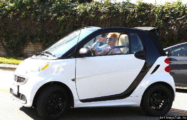 Бритни Спирс за рулем своего  Smart ForTwo.14.jpg(Бритни Спирс, Britney Spears)