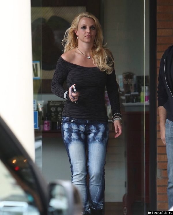 Бритни покидает салон Forever Bella Skin and Tanning02.jpg(Бритни Спирс, Britney Spears)