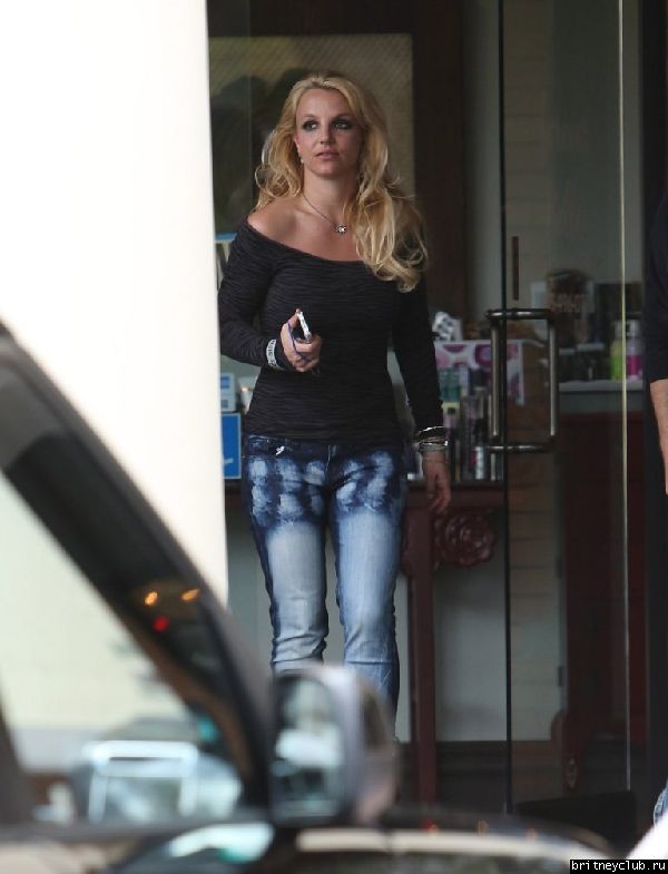 Бритни покидает салон Forever Bella Skin and Tanning26.jpg(Бритни Спирс, Britney Spears)