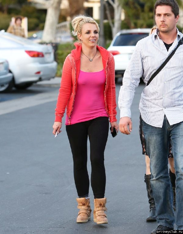 Бритни с подругой направляется в ресторан Paul Martin’s Grill05.jpg(Бритни Спирс, Britney Spears)