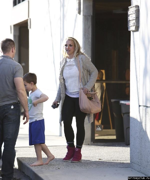 Бритни забирает детей из гимнастического зала!17.jpg(Бритни Спирс, Britney Spears)