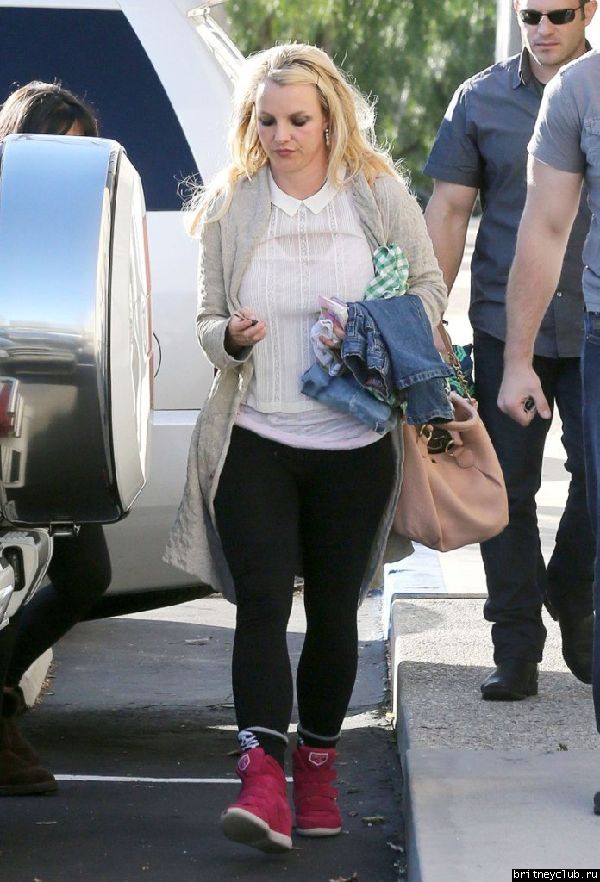 Бритни забирает детей из гимнастического зала!19.jpg(Бритни Спирс, Britney Spears)