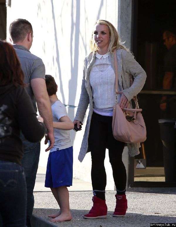 Бритни забирает детей из гимнастического зала!27.jpg(Бритни Спирс, Britney Spears)