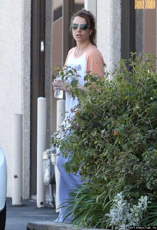 Бритни покидает танцевальную студию в Thousand Oaks02.jpg(Бритни Спирс, Britney Spears)