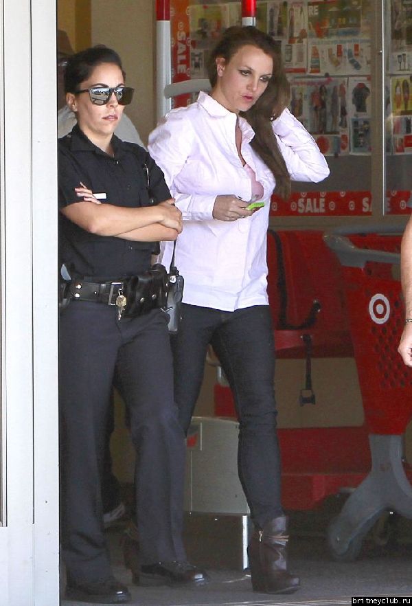 Бритни покидает супермаркет Target05.jpg(Бритни Спирс, Britney Spears)