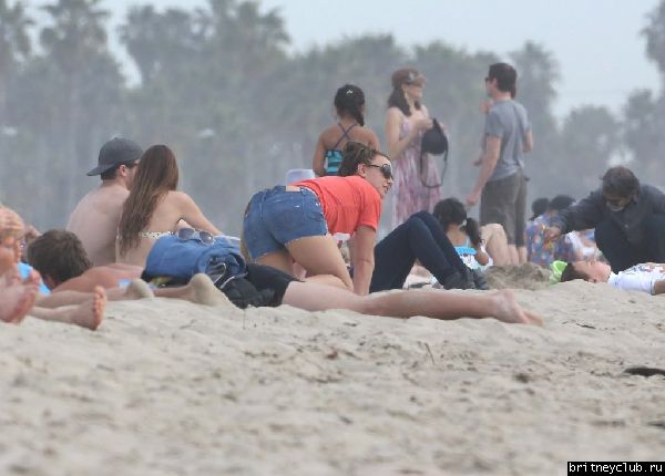 Бритн с Шоном и Джейденом на пляже в Санта-Барбаре25.jpg(Бритни Спирс, Britney Spears)