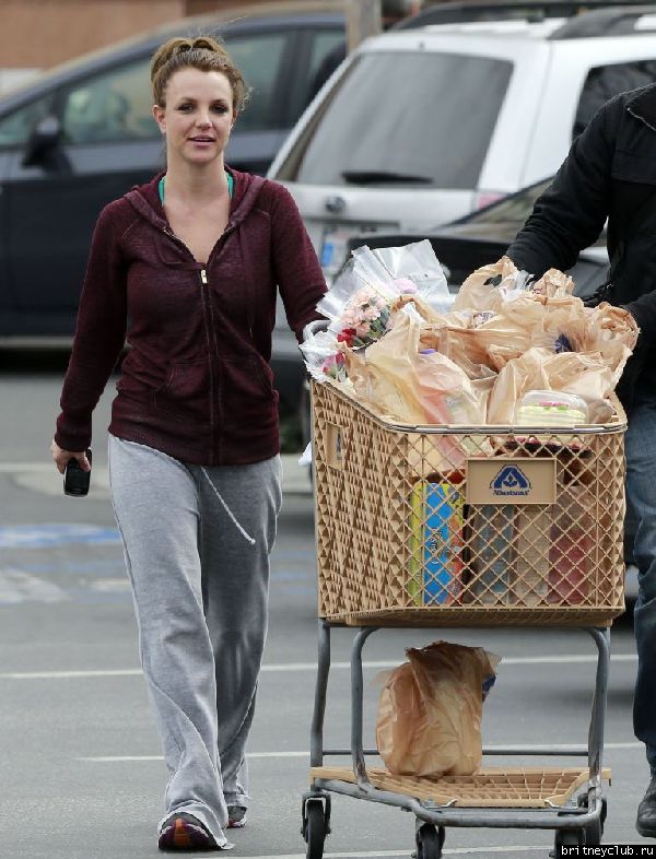 Бритни посетила супермаркет  Albertsons15.jpg(Бритни Спирс, Britney Spears)