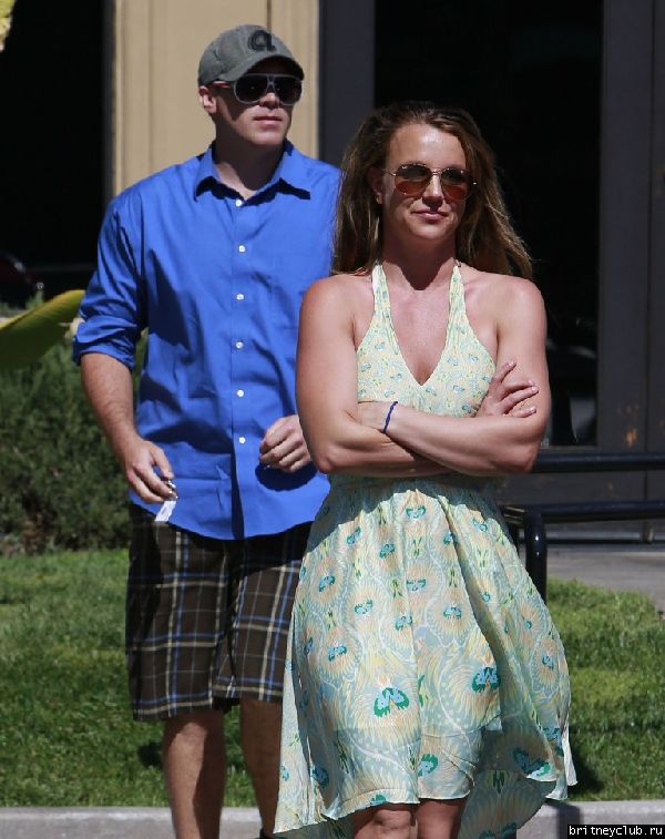Бритни и Дэвид Лукадо посетили спа-салон и ресторан Cisco’s.26.jpg(Бритни Спирс, Britney Spears)