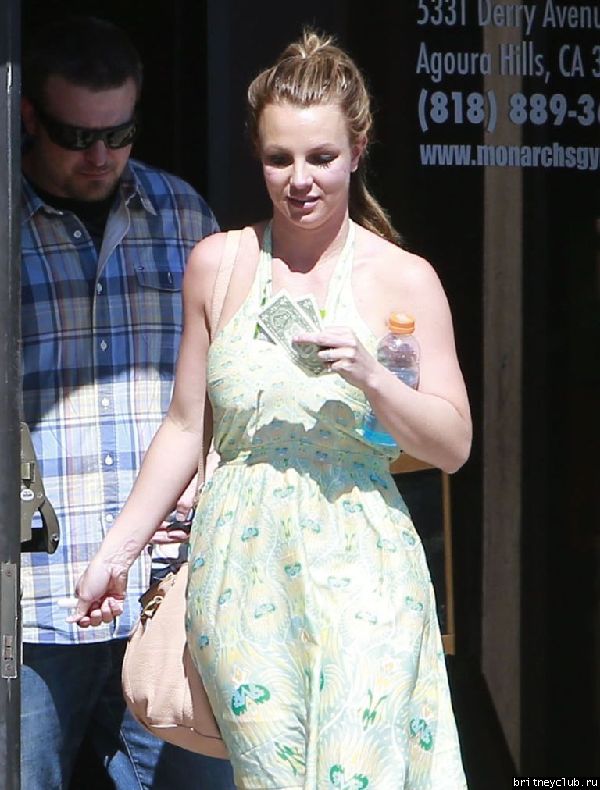 Бритни забирает сыновей из спортивной школы Monarch09.jpg(Бритни Спирс, Britney Spears)