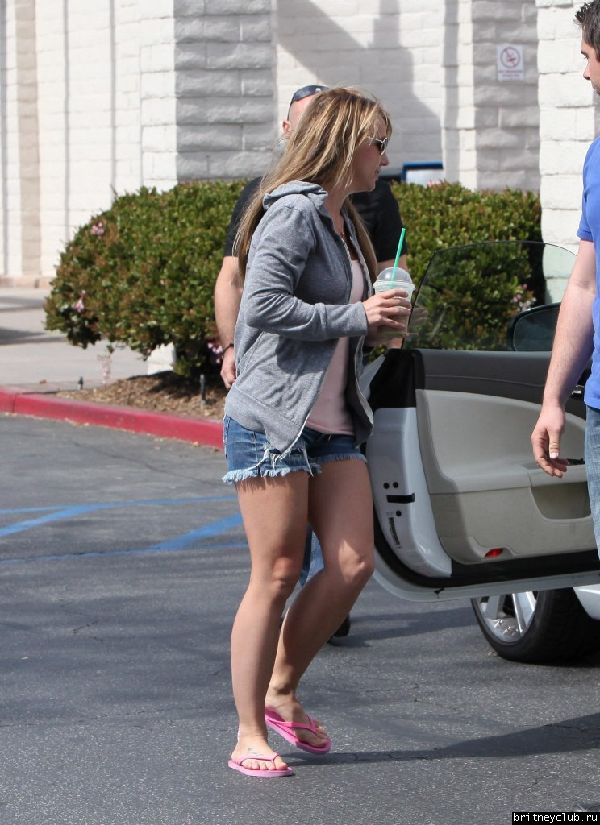 Бритни посетила Starbucks в Togo’s14.jpg(Бритни Спирс, Britney Spears)