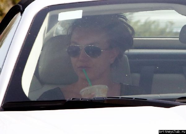 Бритни и Дэвид покидают Starbucks в Thousand Oaks 11.jpg(Бритни Спирс, Britney Spears)