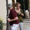 Бритни и Дэвид покидают Starbucks в Thousand Oaks 