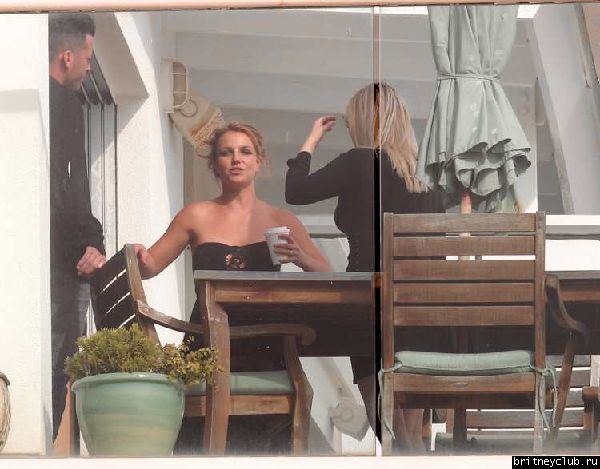 Бритни отдыхает у подруги в Малибу10.jpg(Бритни Спирс, Britney Spears)