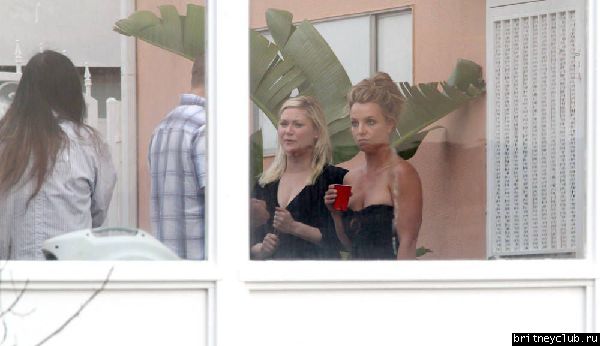 Бритни отдыхает у подруги в Малибу3.jpg(Бритни Спирс, Britney Spears)