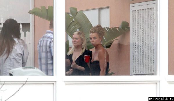 Бритни отдыхает у подруги в Малибу4.jpg(Бритни Спирс, Britney Spears)