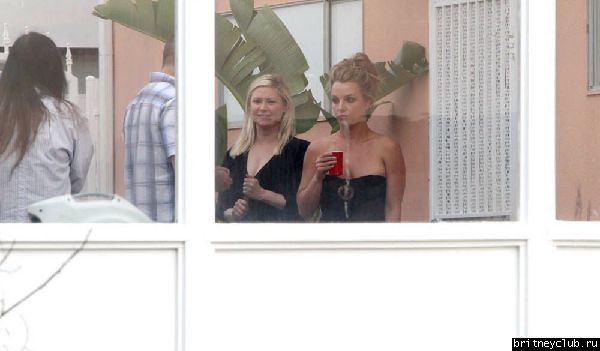 Бритни отдыхает у подруги в Малибу5.jpg(Бритни Спирс, Britney Spears)
