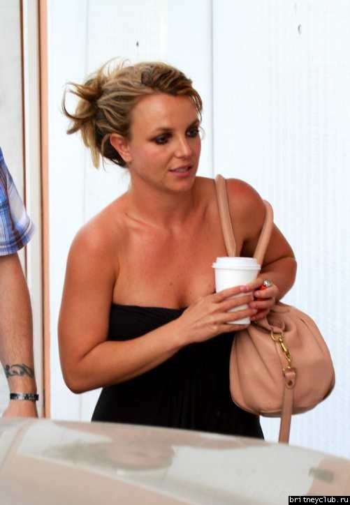 Бритни отдыхает у подруги в Малибу8.jpg(Бритни Спирс, Britney Spears)