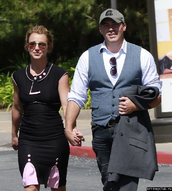 Бритни и Дэвид на шоппинге в Thousand Oaks33.jpg(Бритни Спирс, Britney Spears)