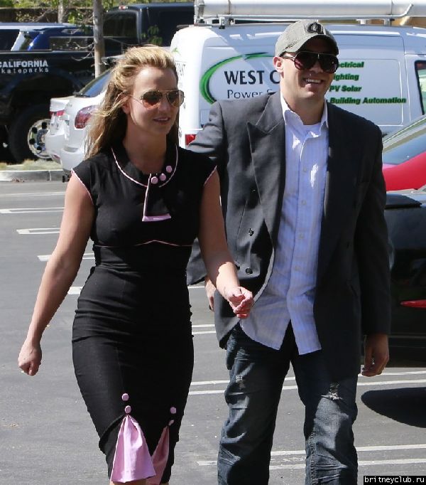Бритни и Дэвид на шоппинге в Thousand Oaks36.jpg(Бритни Спирс, Britney Spears)