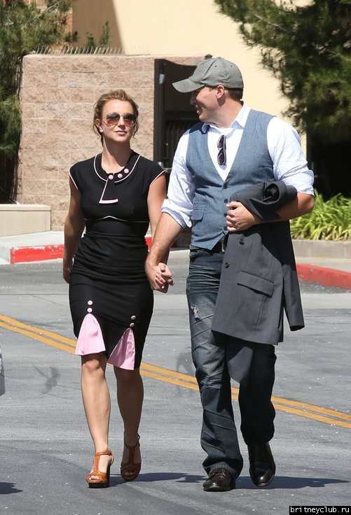 Бритни и Дэвид на шоппинге в Thousand Oaks5.jpg(Бритни Спирс, Britney Spears)
