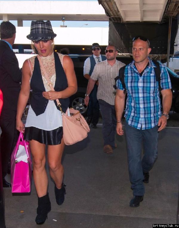 Бритни и Дэвид в аэропорту в Лос-Анджелесе20.jpg(Бритни Спирс, Britney Spears)