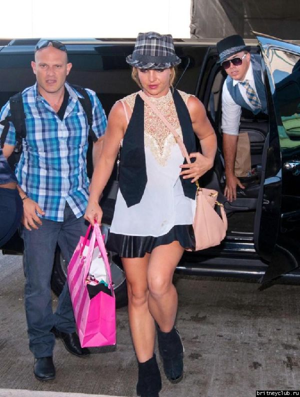 Бритни и Дэвид в аэропорту в Лос-Анджелесе24.jpg(Бритни Спирс, Britney Spears)
