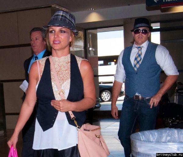 Бритни и Дэвид в аэропорту в Лос-Анджелесе26.jpg(Бритни Спирс, Britney Spears)