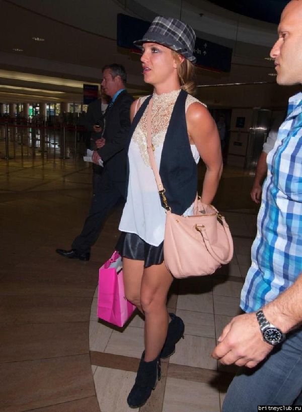 Бритни и Дэвид в аэропорту в Лос-Анджелесе5.jpg(Бритни Спирс, Britney Spears)