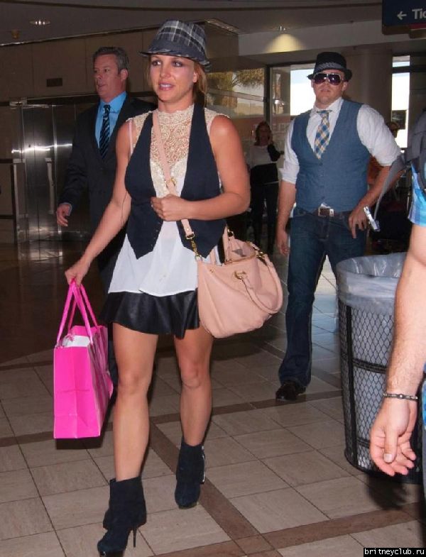 Бритни и Дэвид в аэропорту в Лос-Анджелесе7.jpg(Бритни Спирс, Britney Spears)