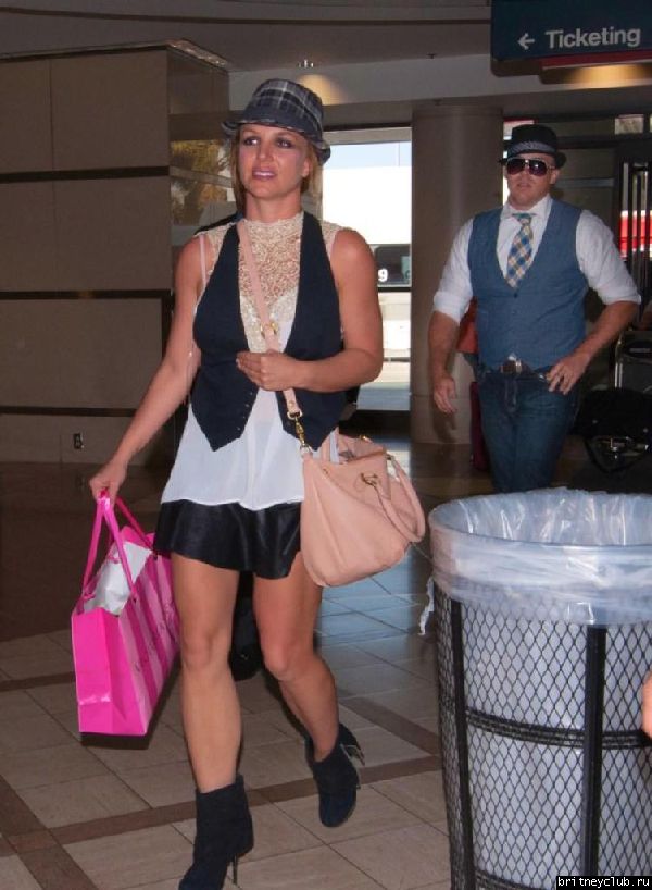 Бритни и Дэвид в аэропорту в Лос-Анджелесе8.jpg(Бритни Спирс, Britney Spears)