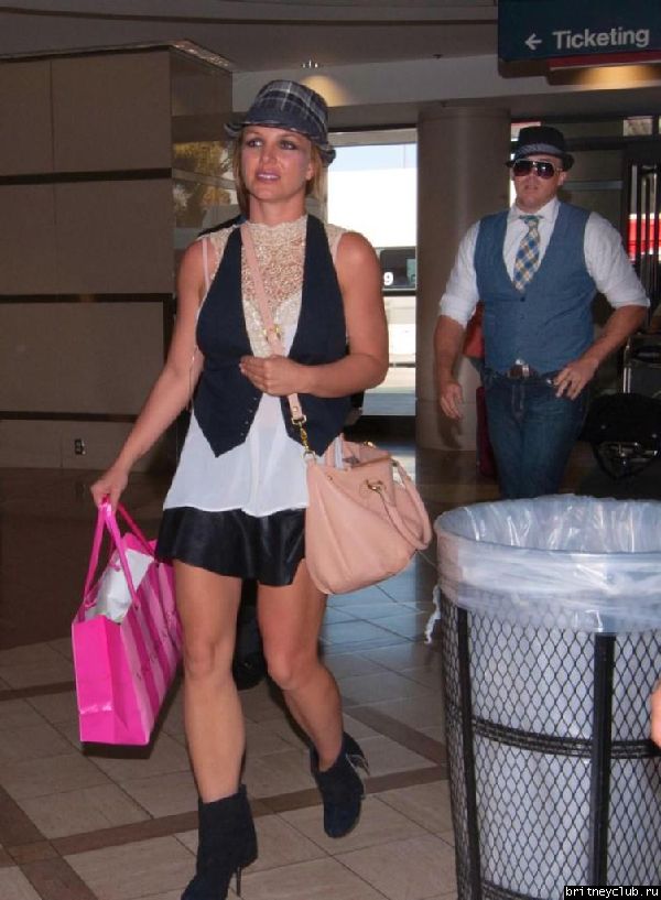 Бритни и Дэвид в аэропорту в Лос-Анджелесе9.jpg(Бритни Спирс, Britney Spears)