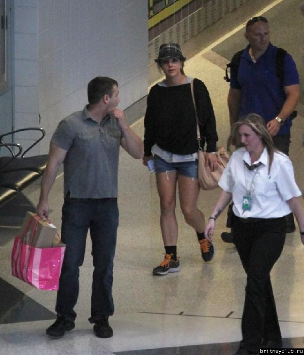Бритни и Дэвид в аэропорту в Лас-Вегасе18.jpg(Бритни Спирс, Britney Spears)