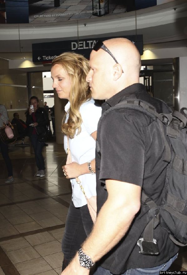 Бритни в аэропорту в Лос-Анджелесе2.jpg(Бритни Спирс, Britney Spears)