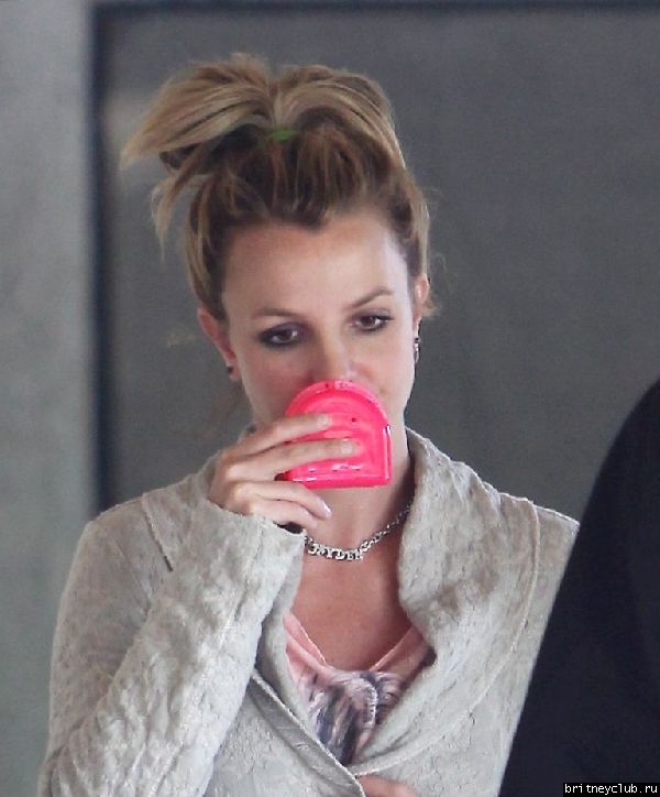 Бритни покидает стоматолога в Thousand Oaks1.jpg(Бритни Спирс, Britney Spears)